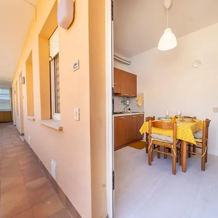 Sunset House アパート